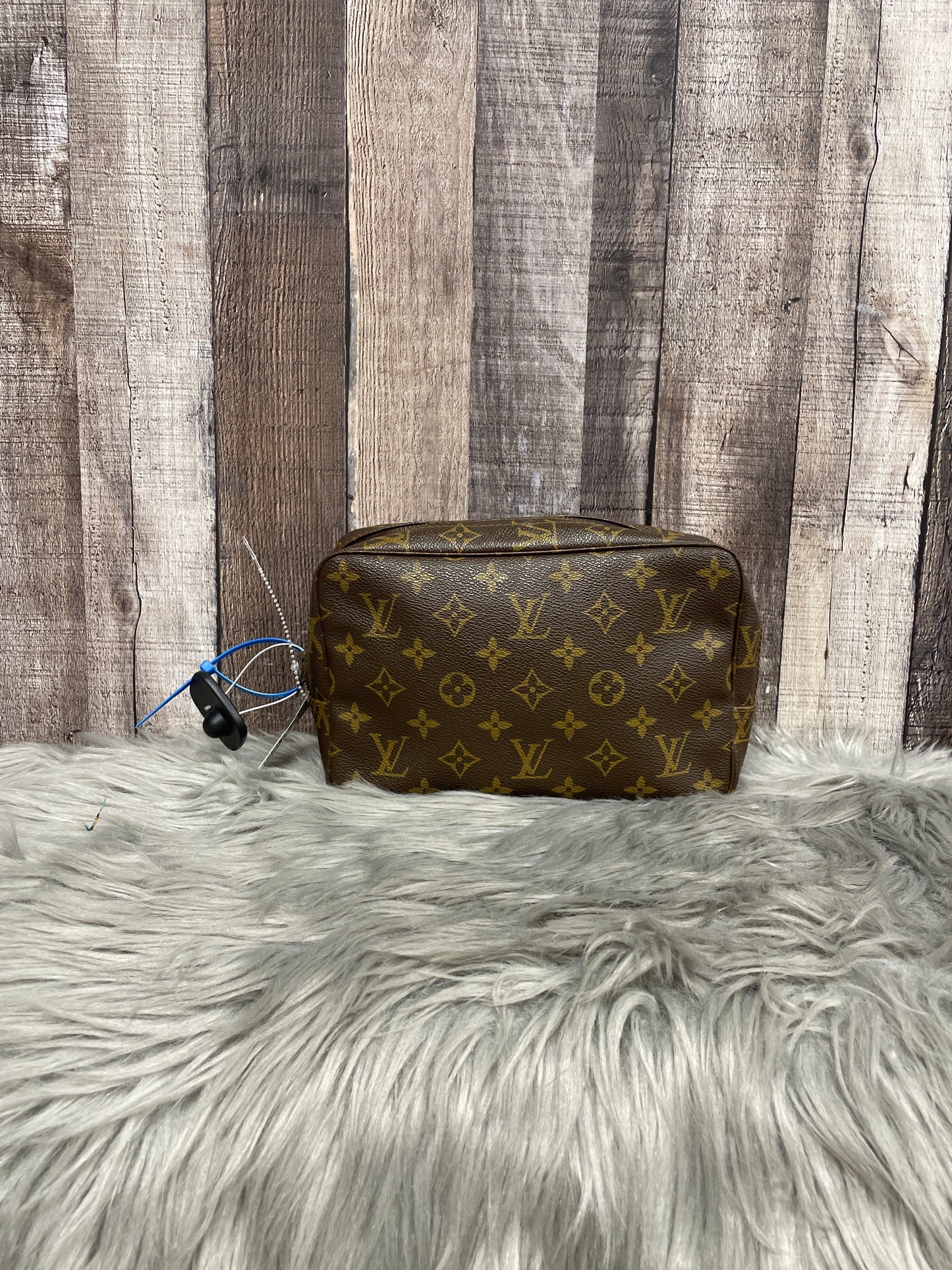 Makeup Bag Luxury Designer By Louis Vuitton, Size: Large