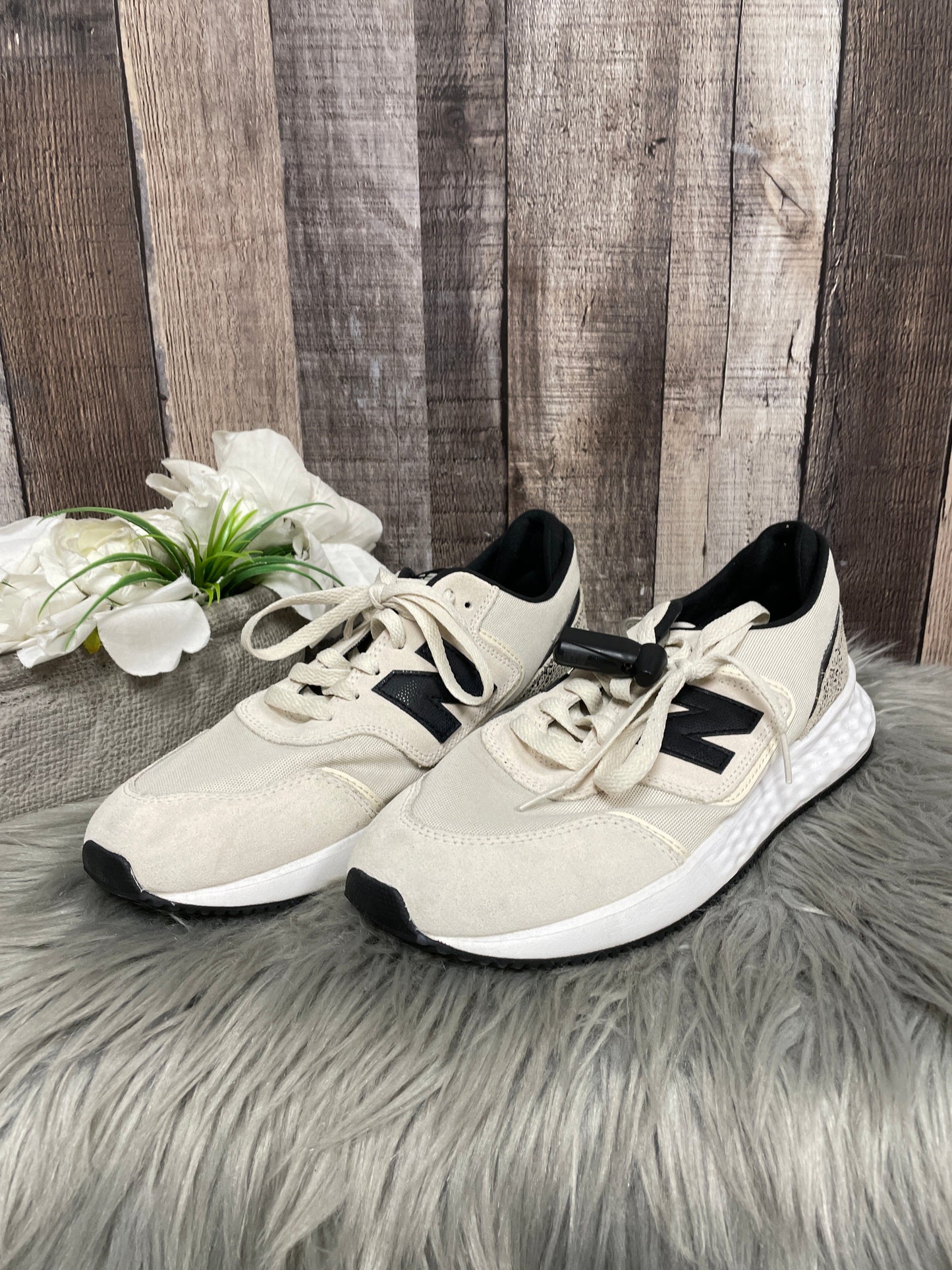 Shoes Sneakers By New Balance In Cream, Size: 10