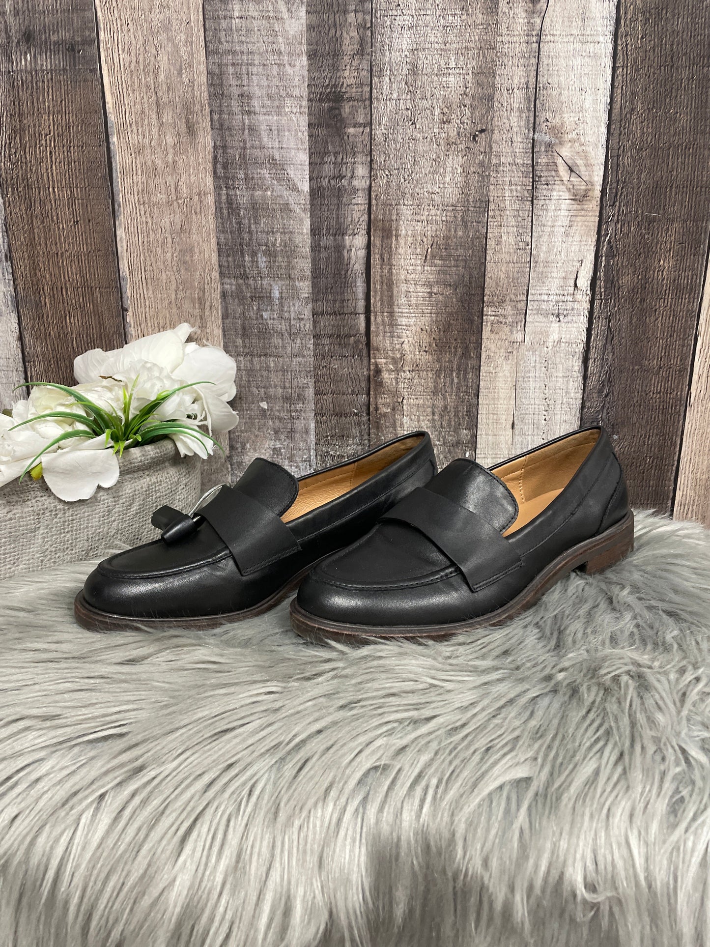 Shoes Flats By Crown Vintage In Black, Size: 7