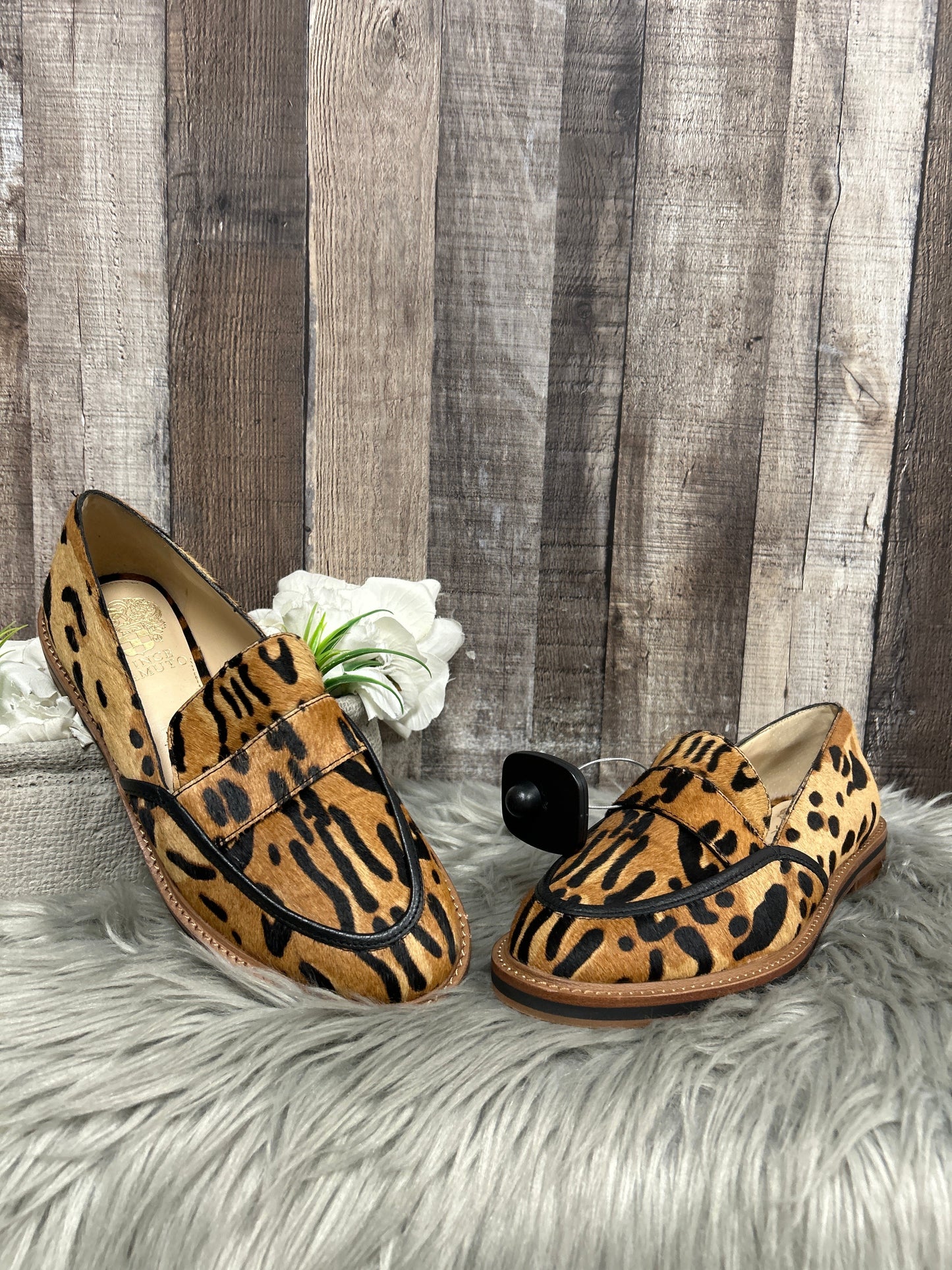 Shoes Flats By Vince Camuto In Animal Print, Size: 7.5