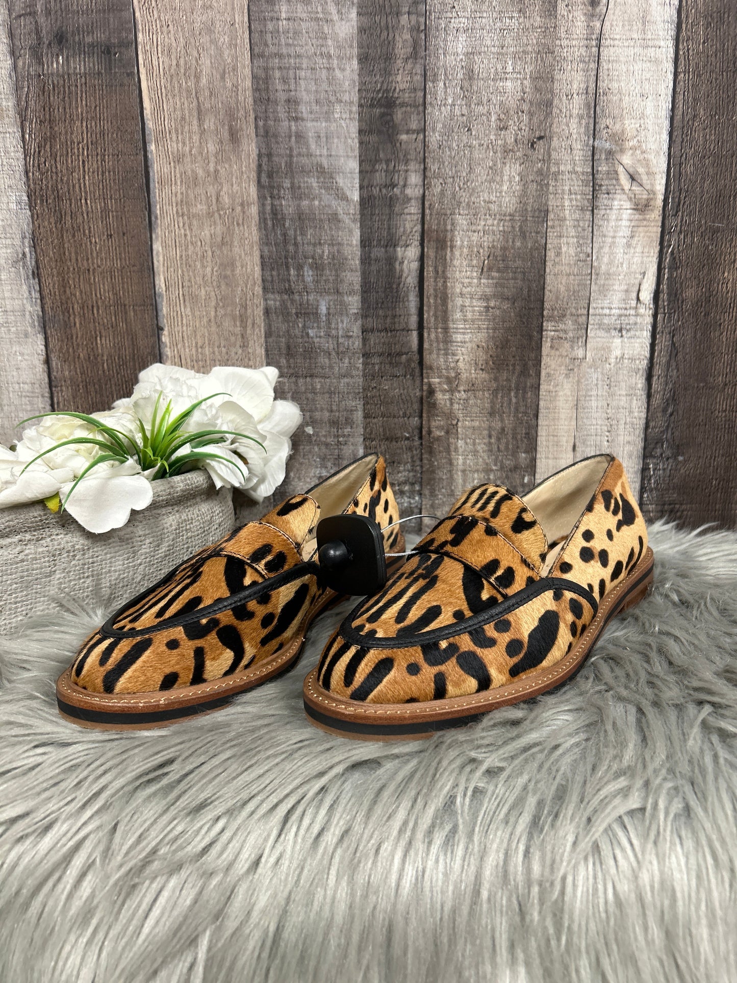 Shoes Flats By Vince Camuto In Animal Print, Size: 7.5