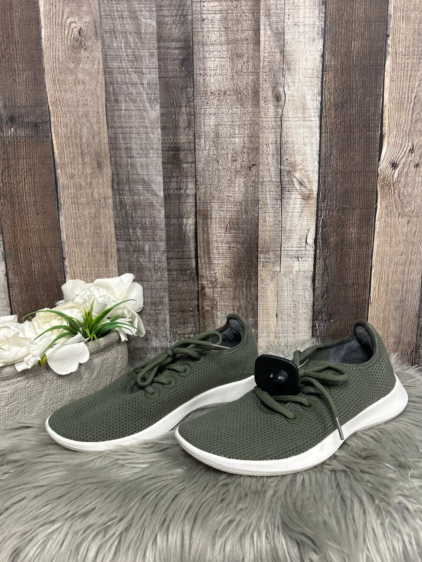 Shoes Sneakers By Allbirds In Green, Size: 9