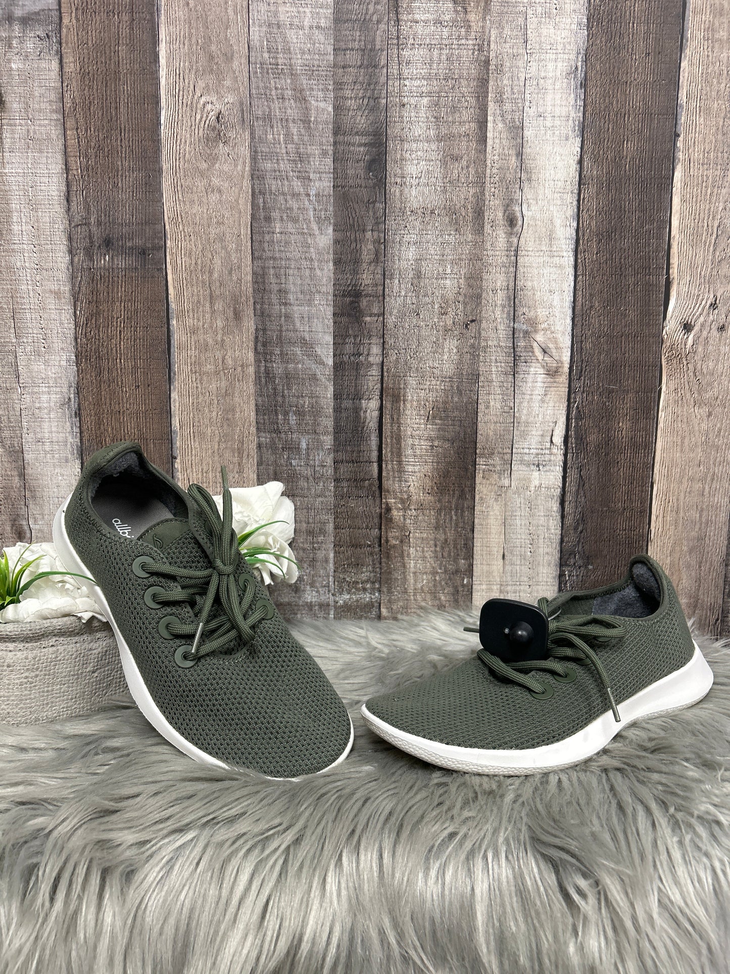 Shoes Sneakers By Allbirds In Green, Size: 9