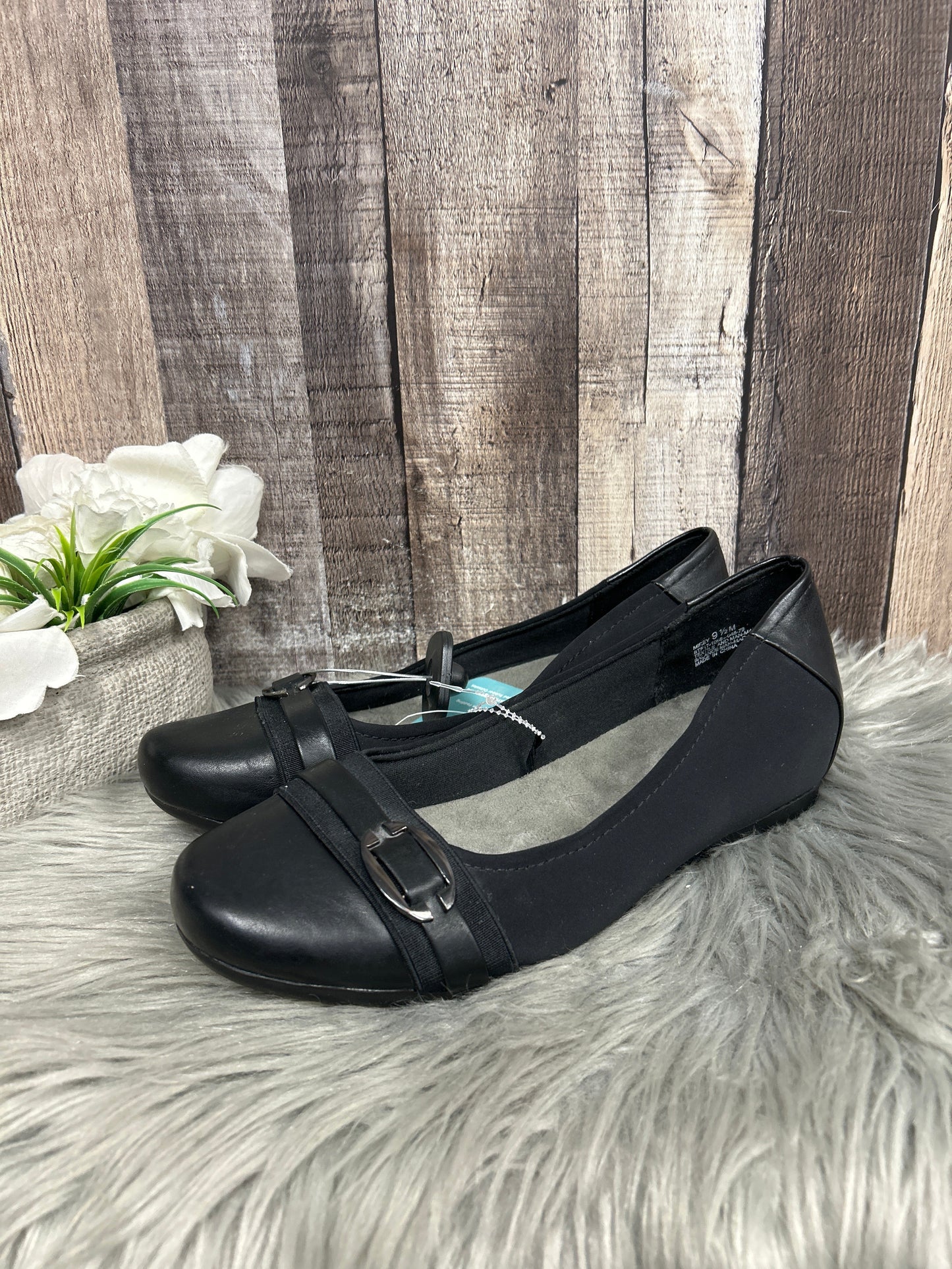 Shoes Flats By Yuu Collection In Black, Size: 9.5