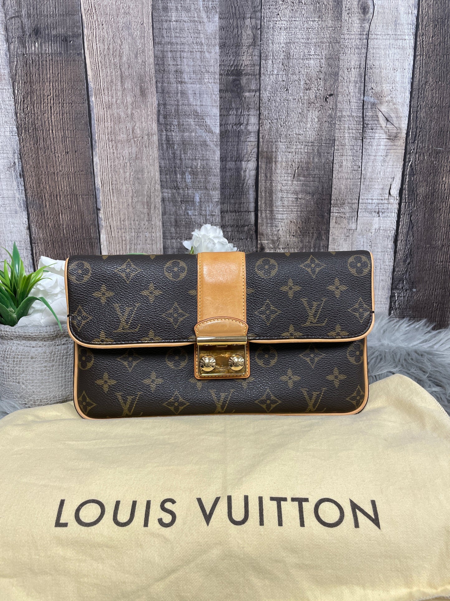 Clutch Luxury Designer By Louis Vuitton, Size: Medium