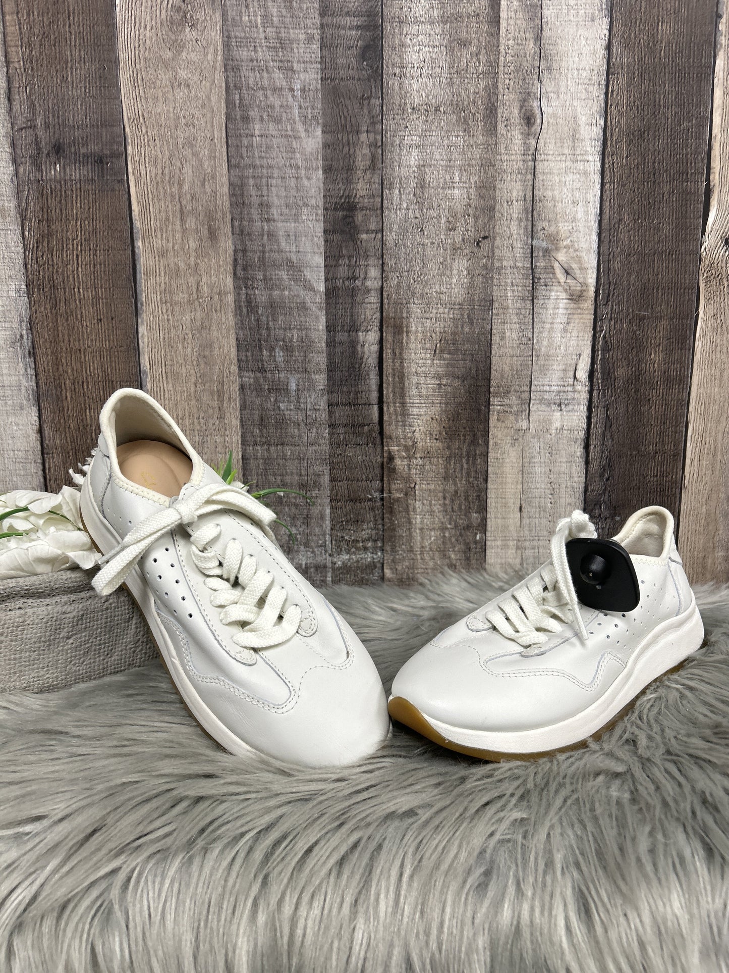 Shoes Sneakers By Clarks  Size: 7.5