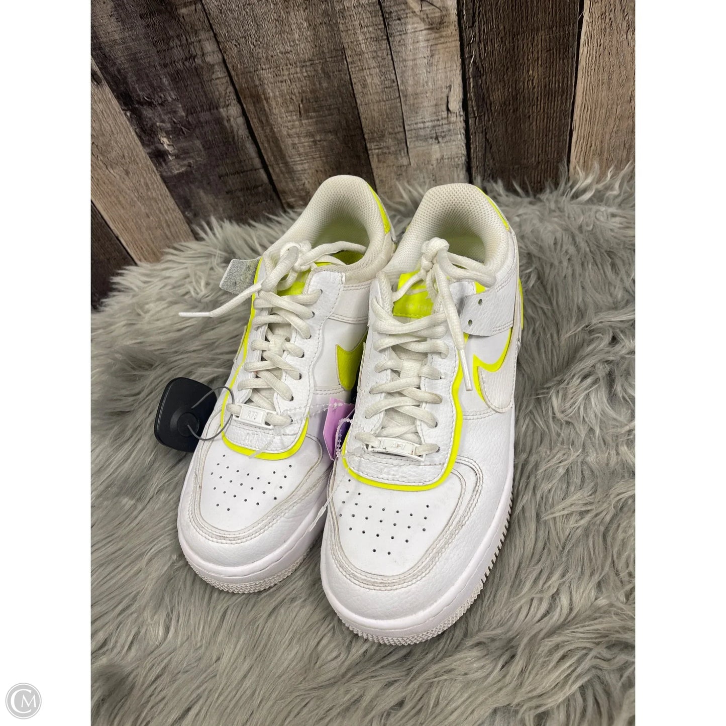 Shoes Athletic By Nike In White & Yellow, Size: 7.5
