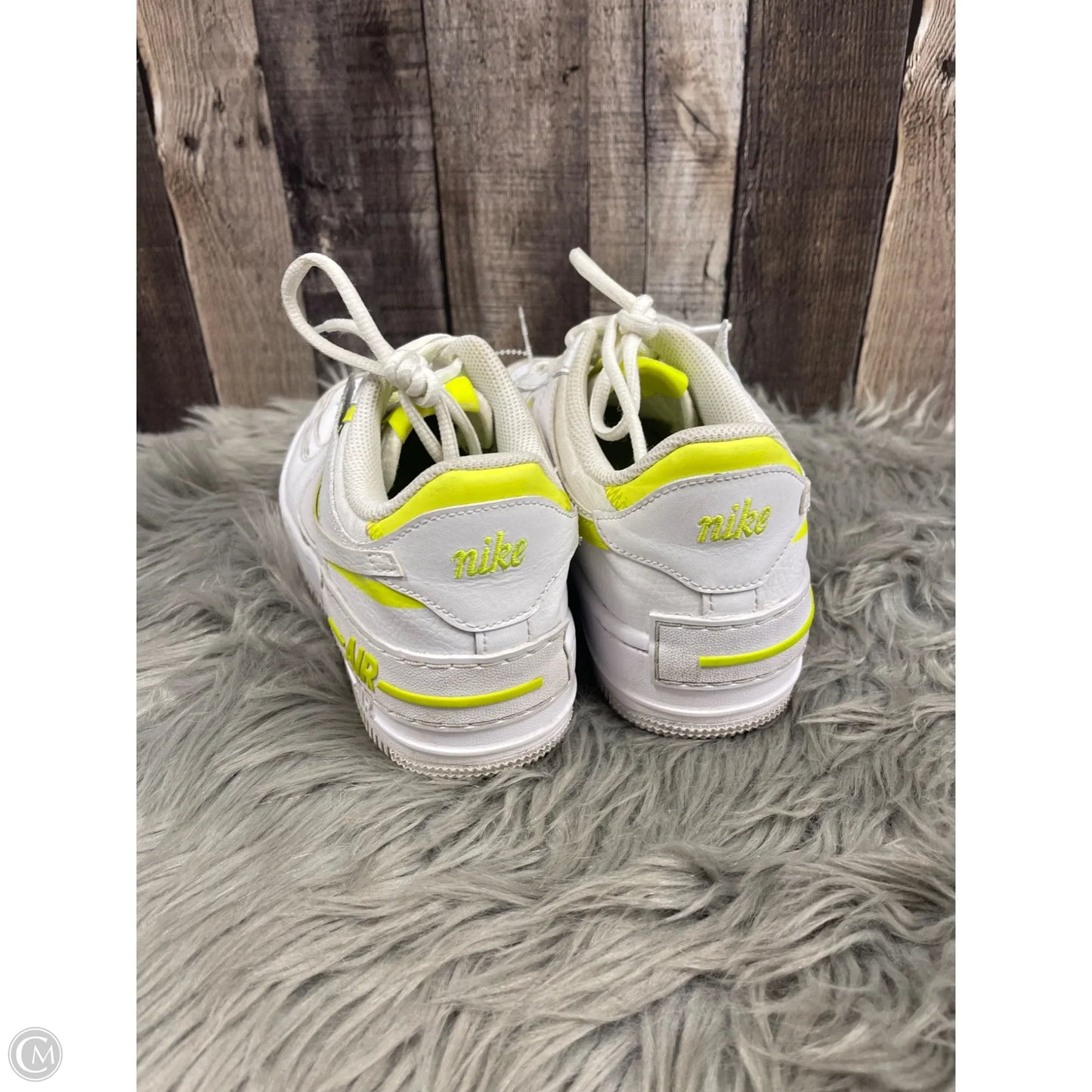 Shoes Athletic By Nike In White & Yellow, Size: 7.5