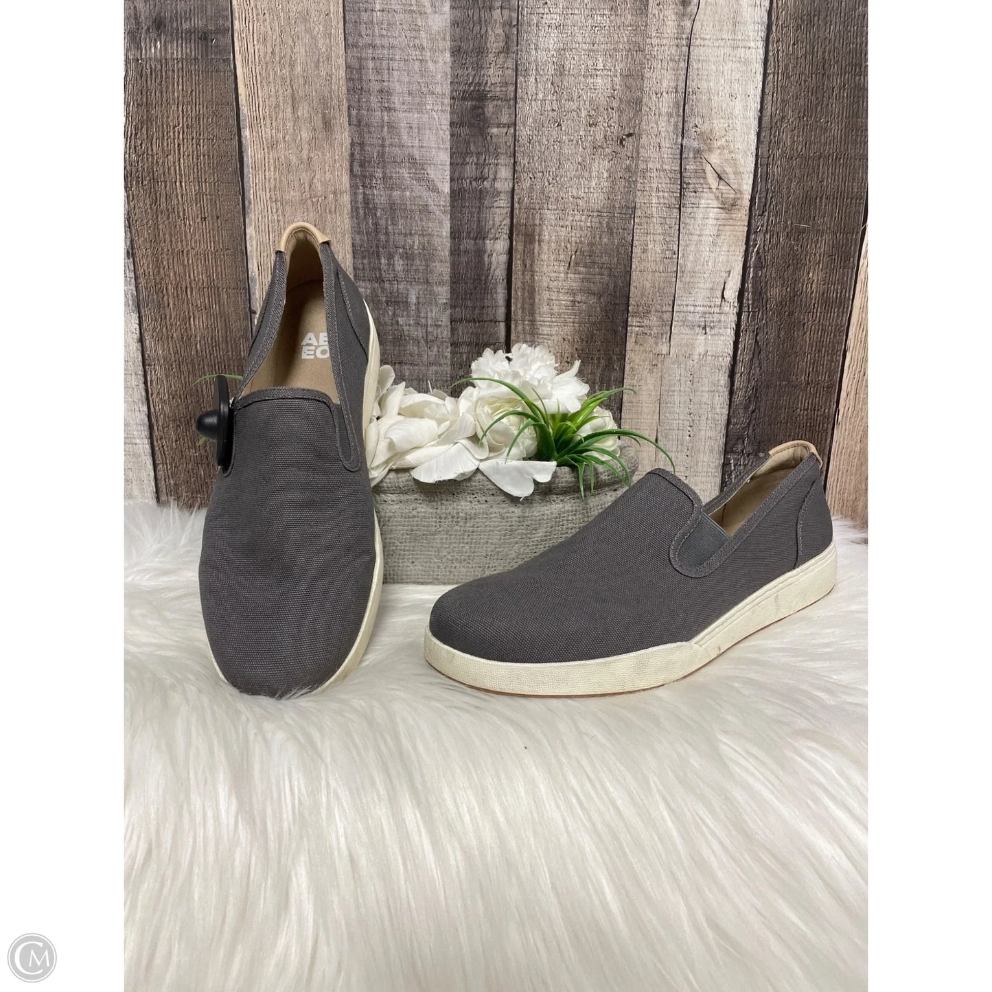 Shoes Flats By Abeo In Grey, Size: 9.5