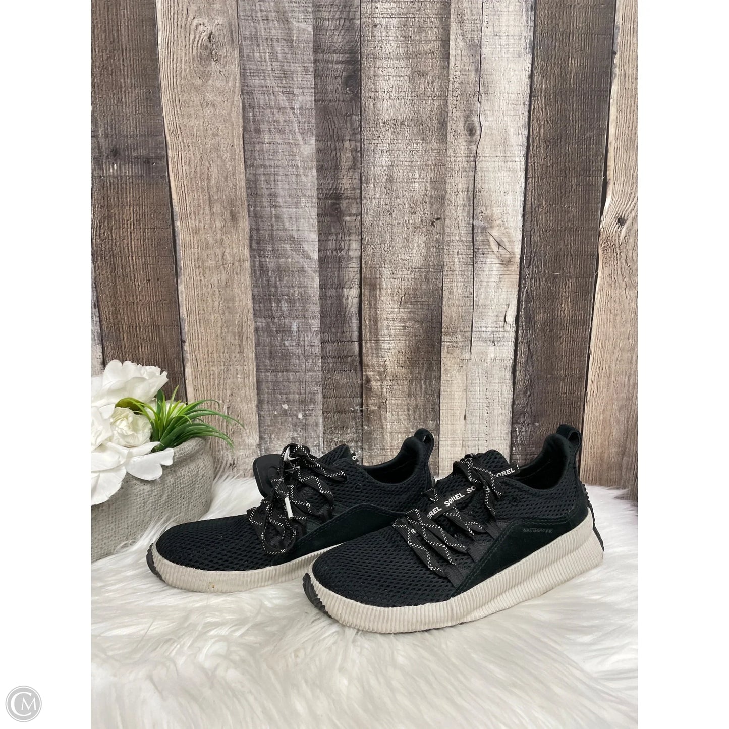 Shoes Sneakers By Sorel In Black, Size: 5.5