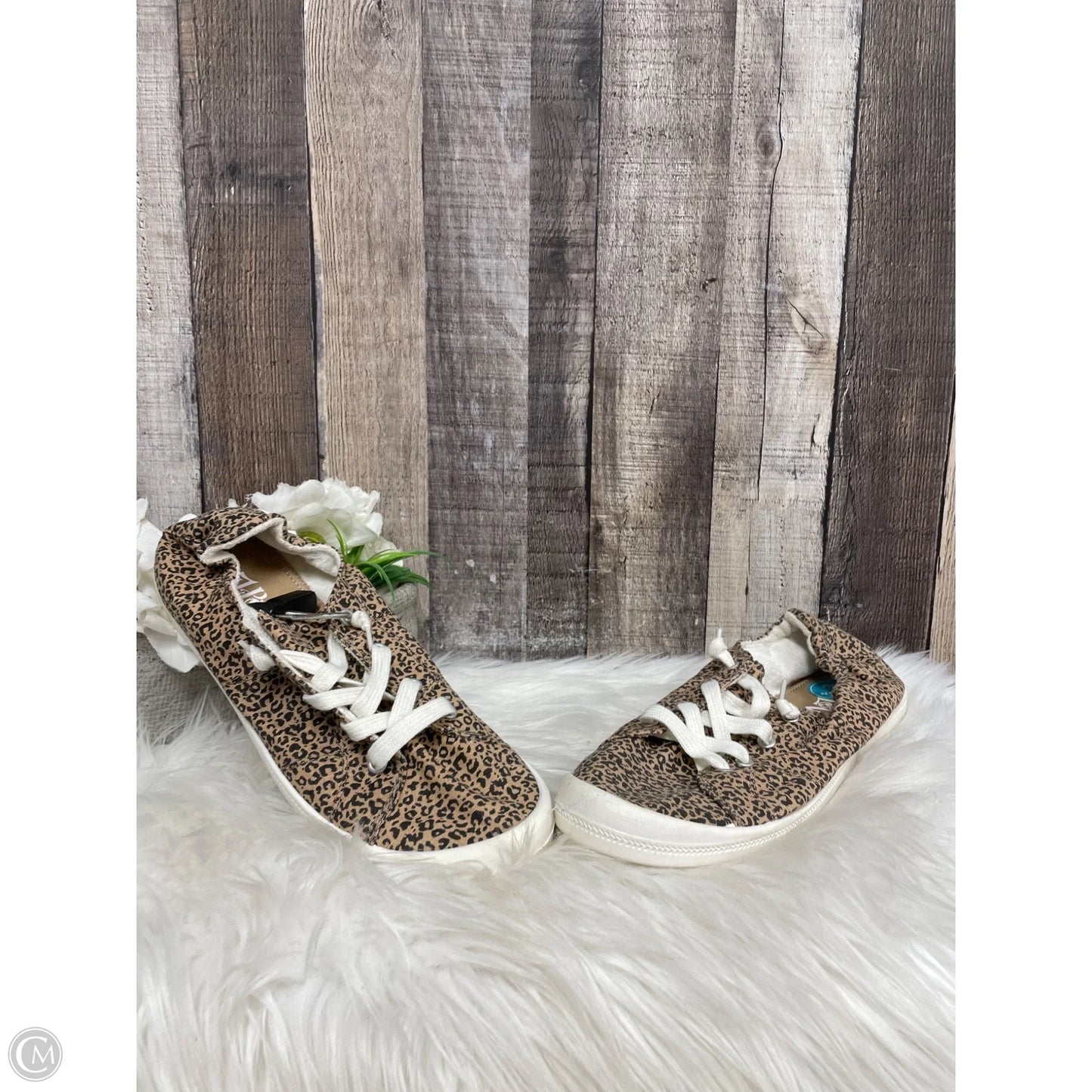 Shoes Sneakers By Mad Love In Animal Print, Size: 11