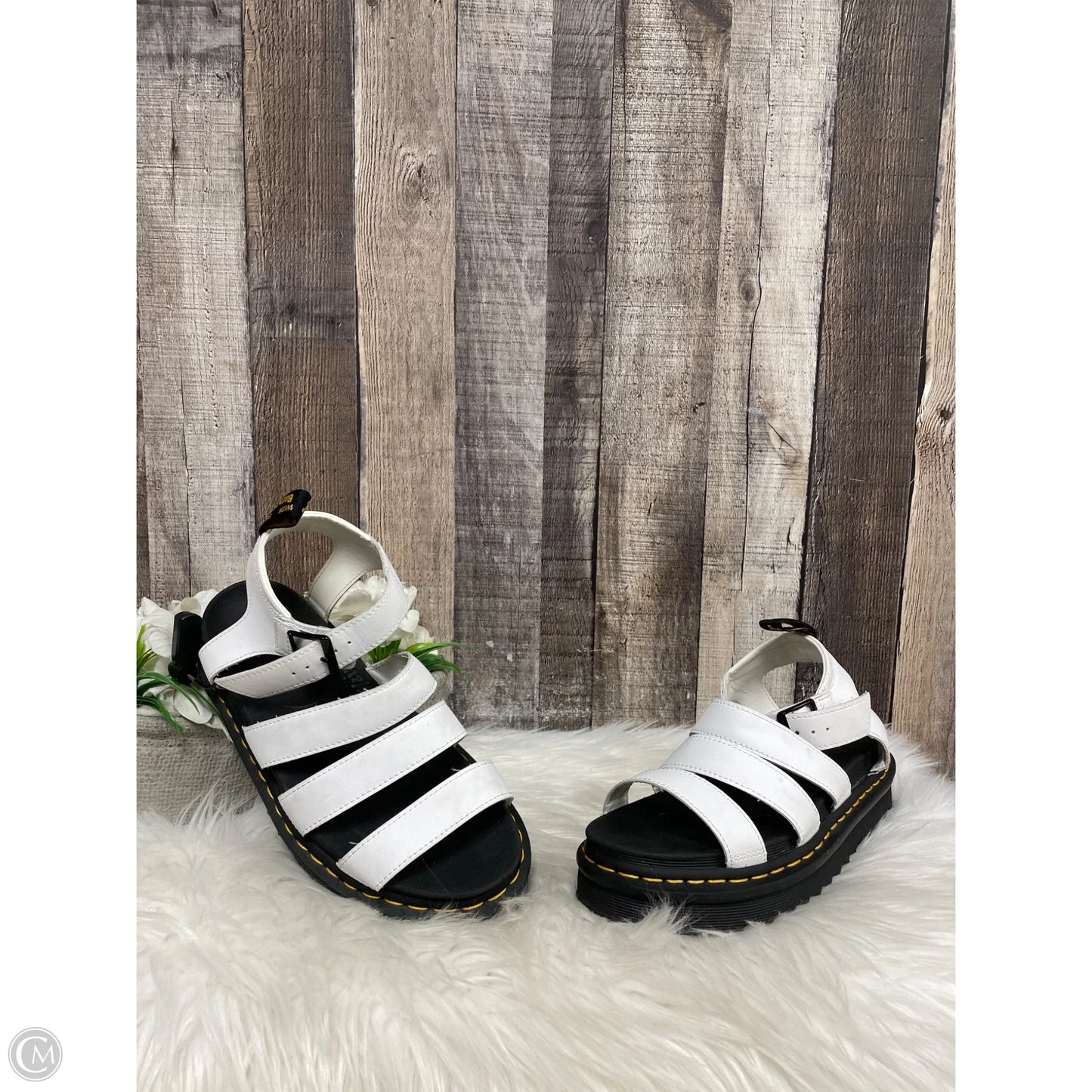 Sandals Flats By Dr Martens In White, Size: 8