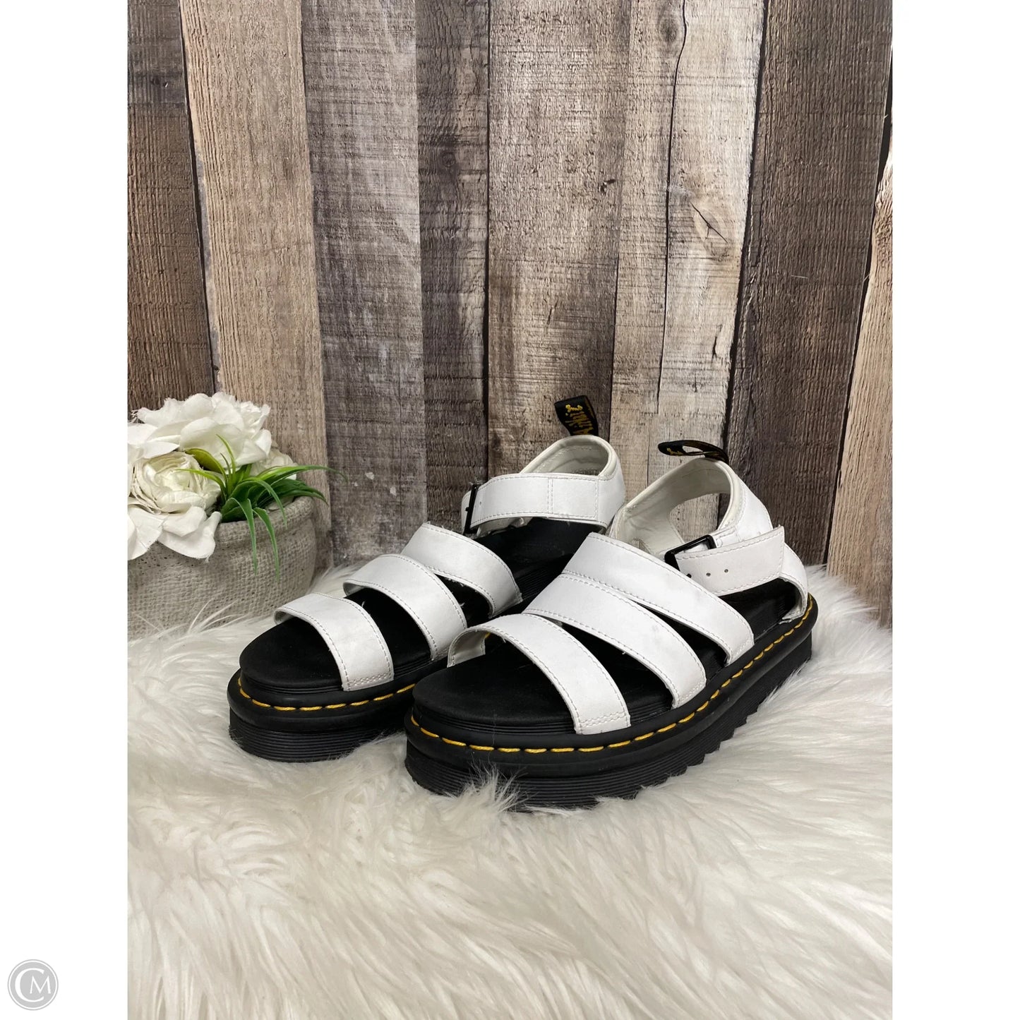 Sandals Flats By Dr Martens In White, Size: 8
