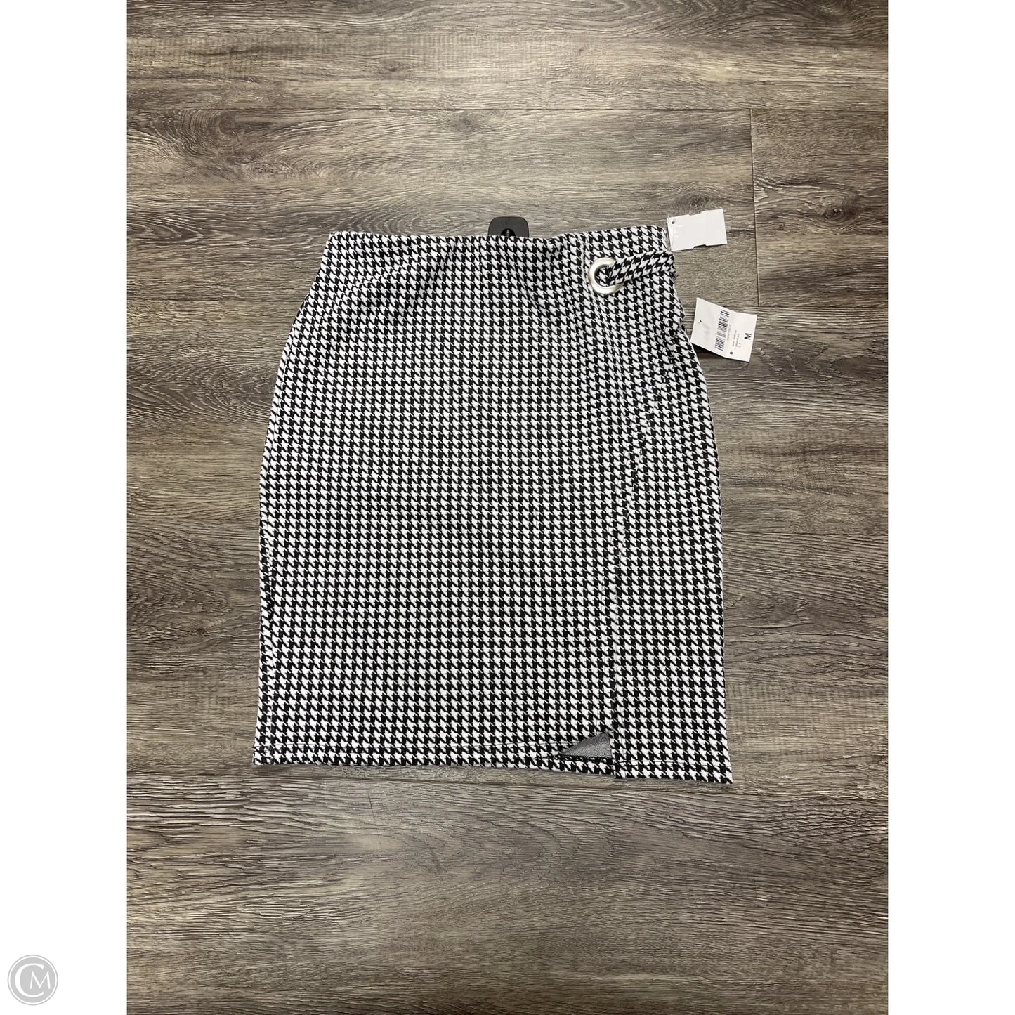 Skirt Mini & Short By Forever 21 In Black & White, Size: M