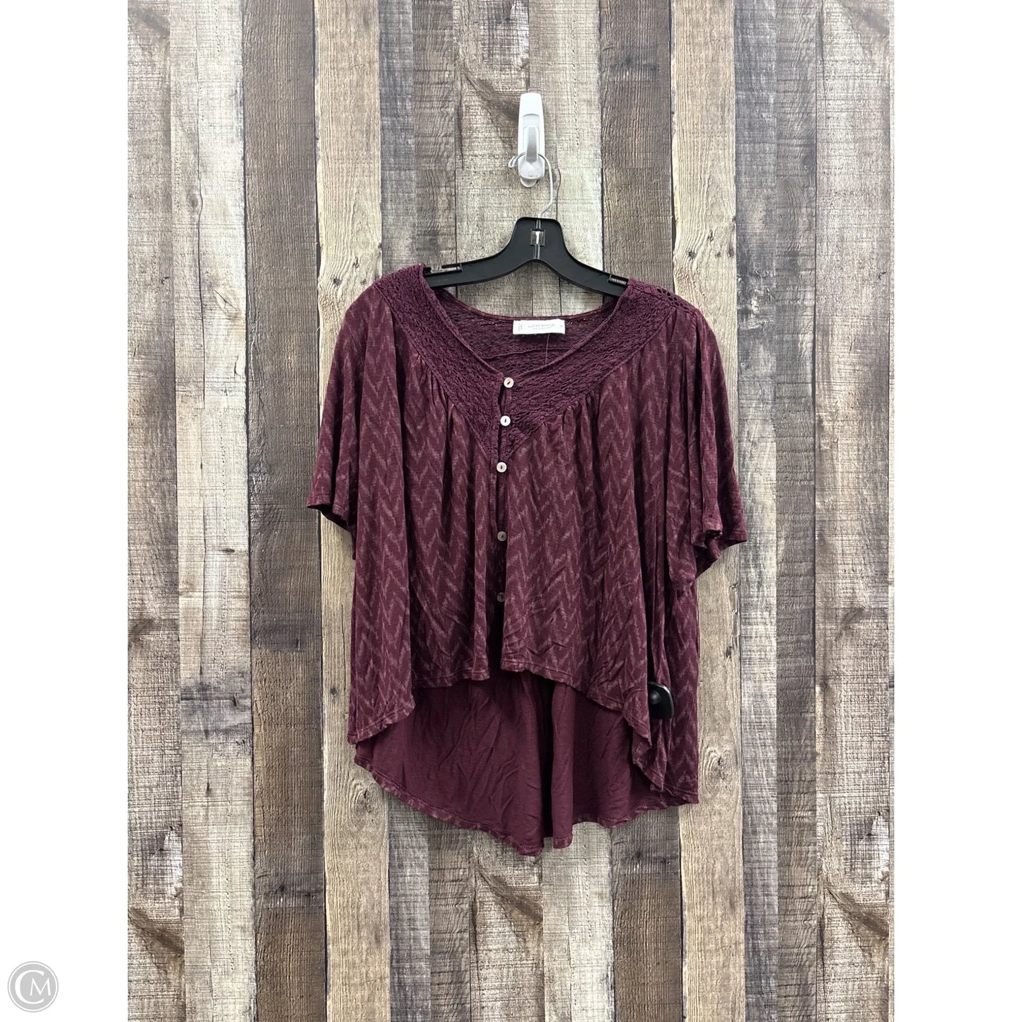 Top Short Sleeve By Lucky Brand In Maroon, Size: M