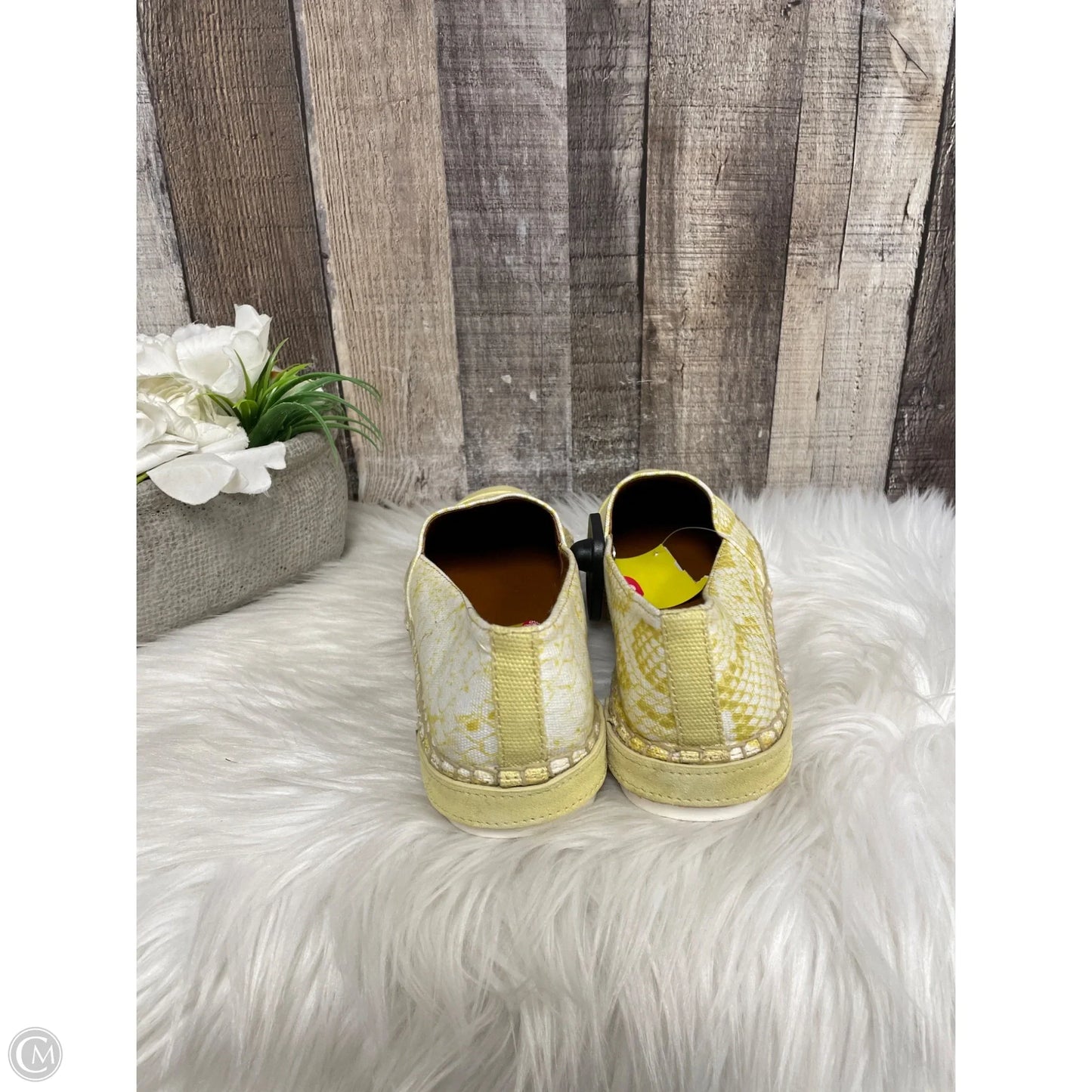 Shoes Flats By Franco Sarto In Gold, Size: 7.5