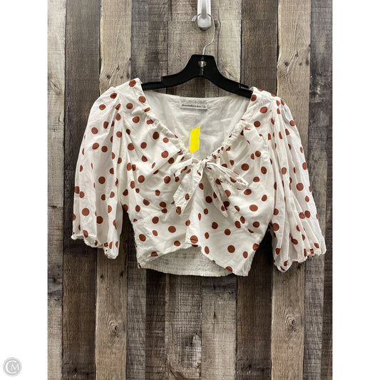 Top Short Sleeve By Abercrombie And Fitch In Polkadot Pattern, Size: L
