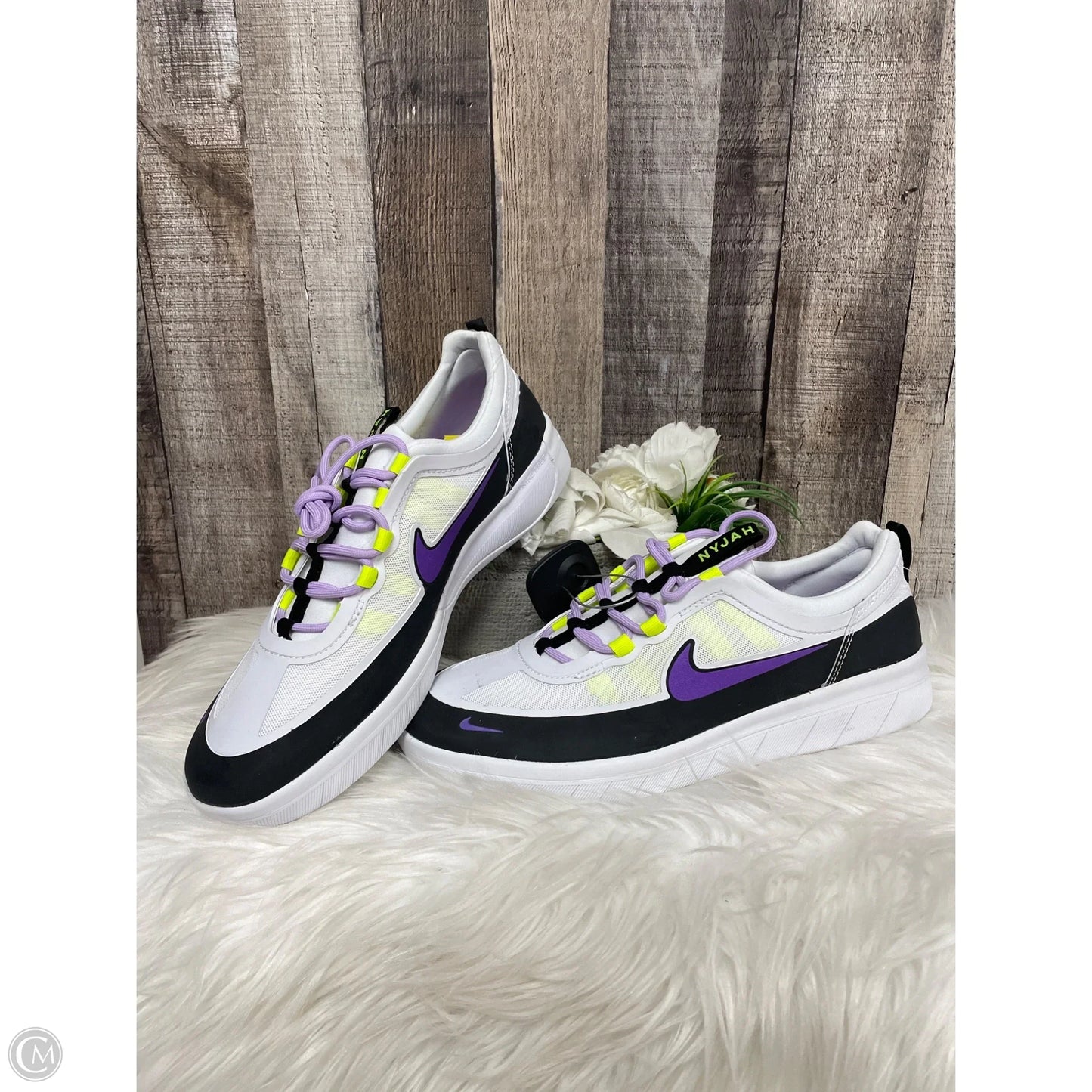 Shoes Athletic By Nike In White, Size: 10.5