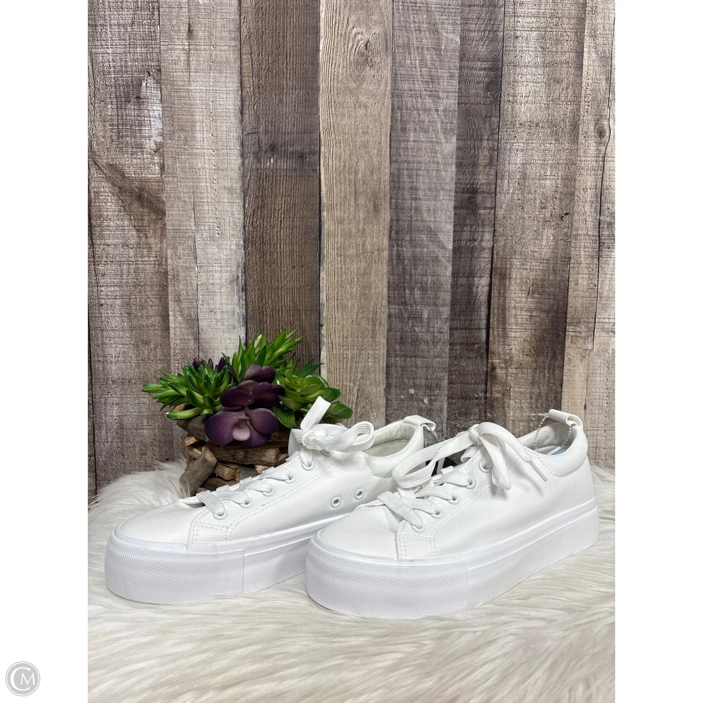 Shoes Sneakers By Cmf In White, Size: 8