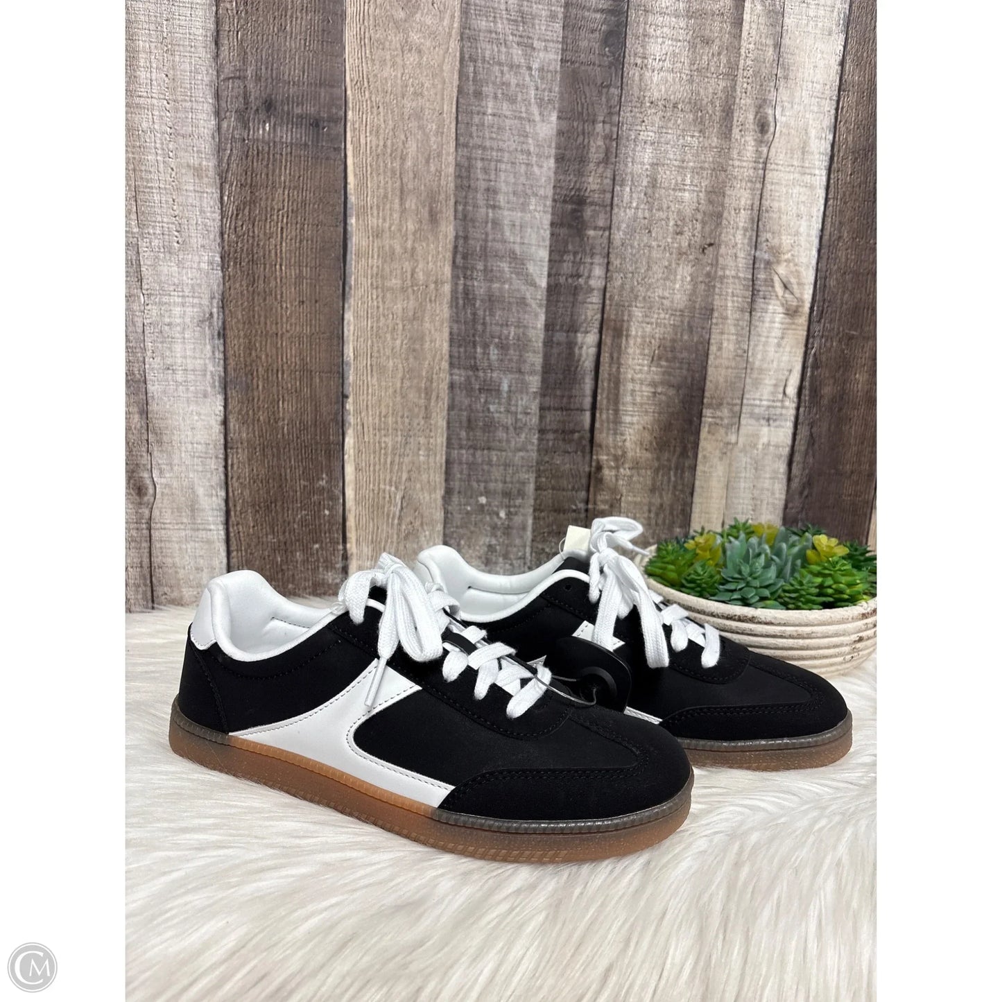 Shoes Sneakers By No Boundaries In Black & White, Size: 7