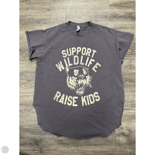 Top Short Sleeve By Cme In Grey, Size: M