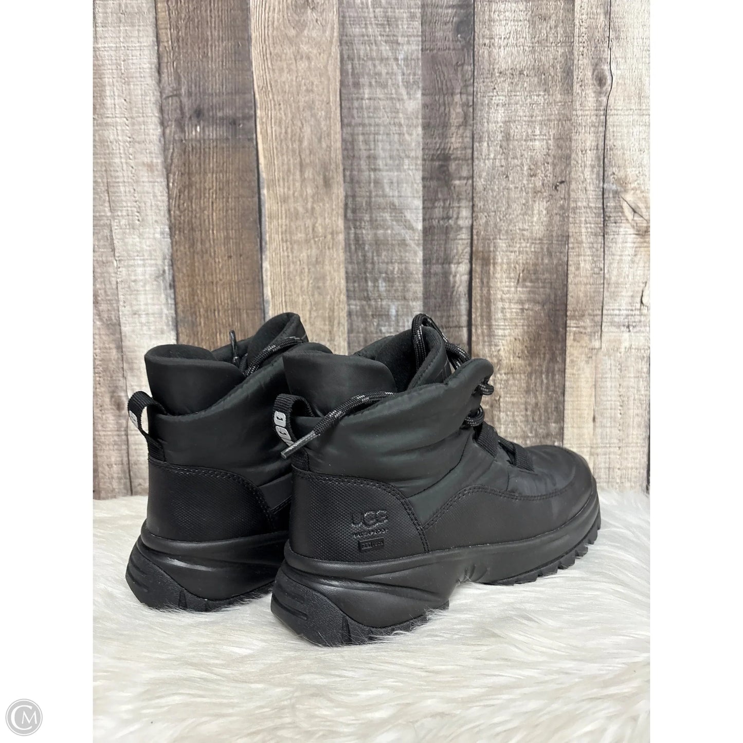 Boots Designer By Ugg In Black, Size: 9