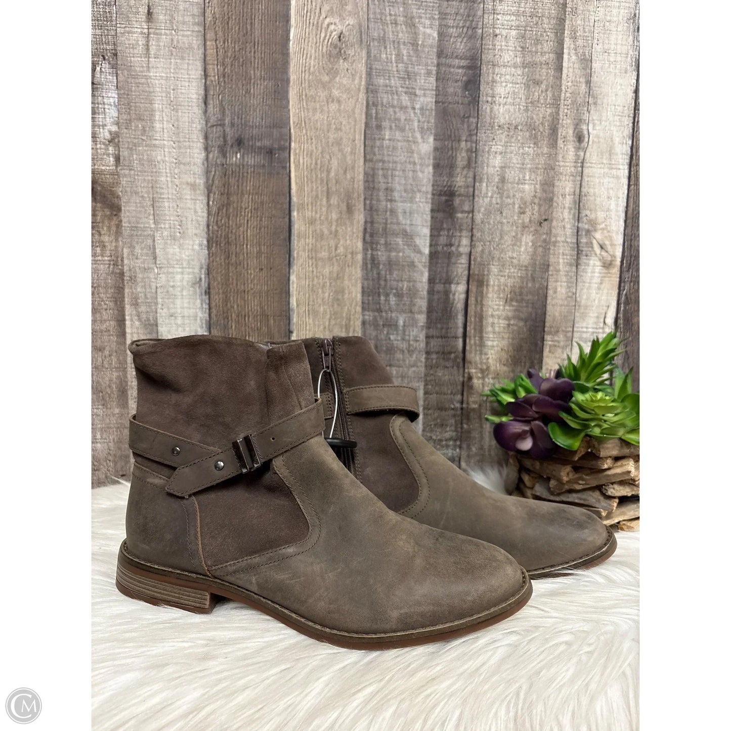 Boots Ankle Flats By Clarks In Brown, Size: 11