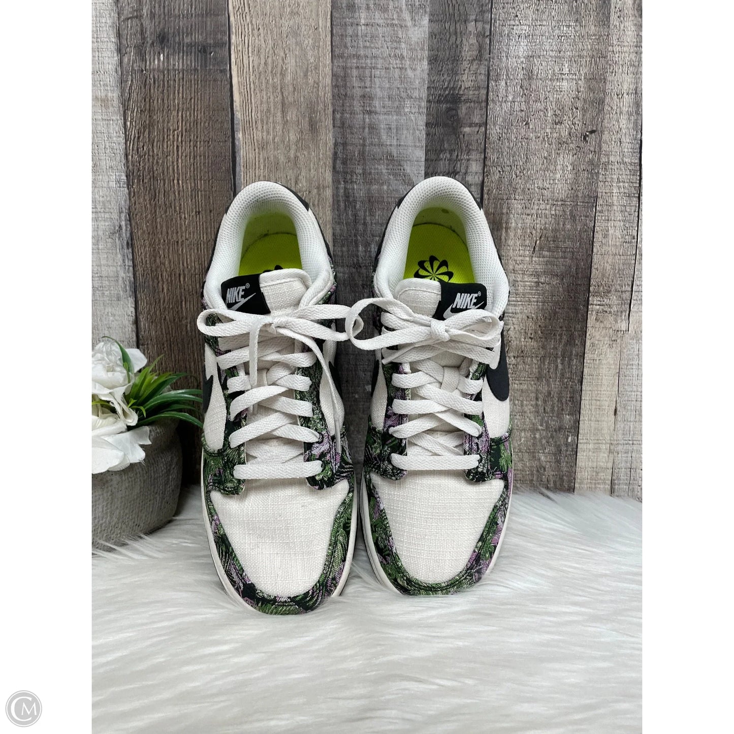 Shoes Athletic By Nike In Floral Print, Size: 9