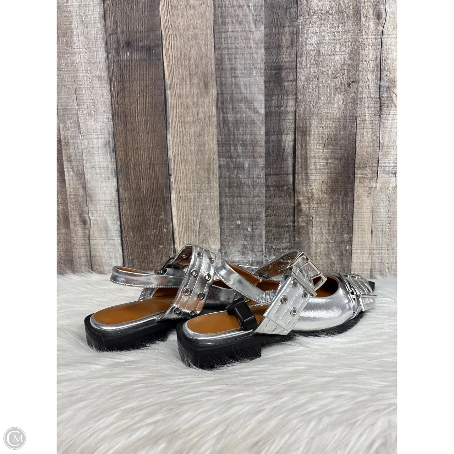 Shoes Flats By Cmf In Silver, Size: 6
