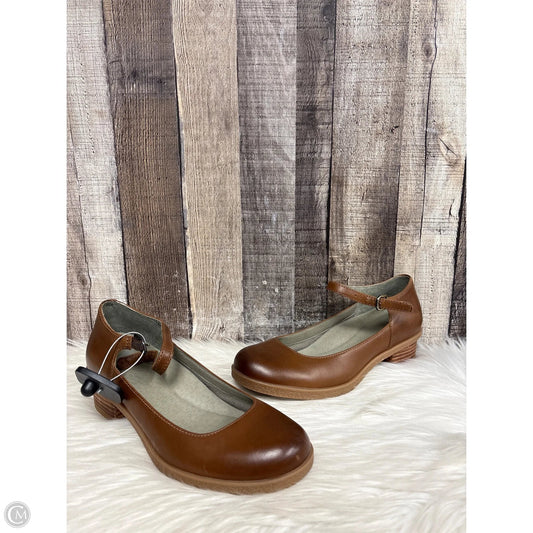 Shoes Heels Block By Dansko In Brown, Size: 5