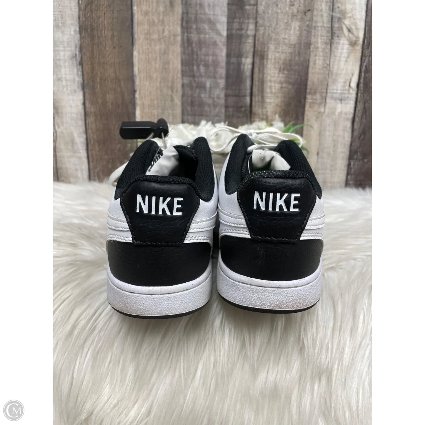 Shoes Athletic By Nike In White, Size: 9.5