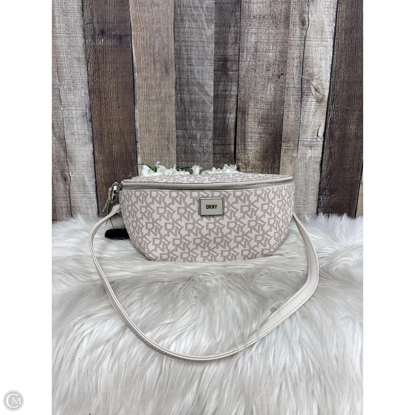 Handbag By Dkny, Size: Medium