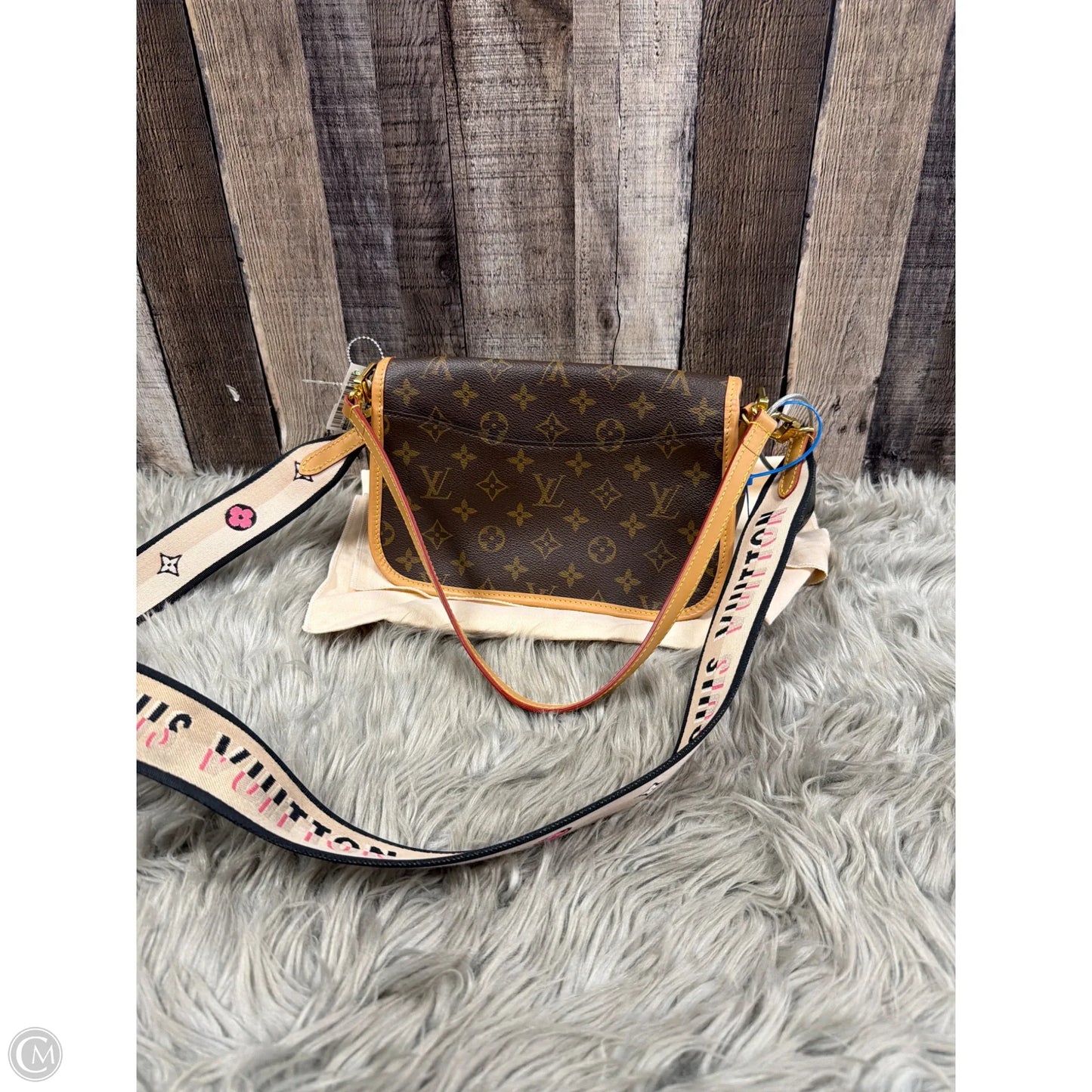 Crossbody Luxury Designer By Louis Vuitton, Size: Medium