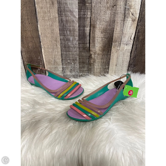 Sandals Flats By Crocs In Multi-colored, Size: 9