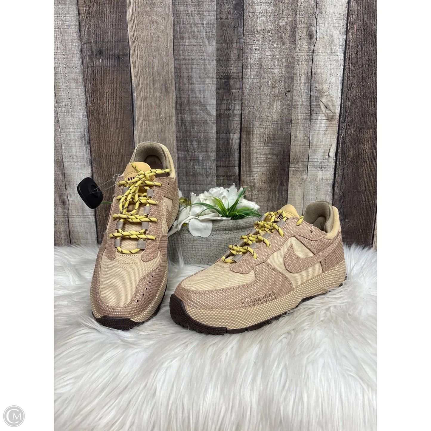 Shoes Athletic By Nike In Beige, Size: 7