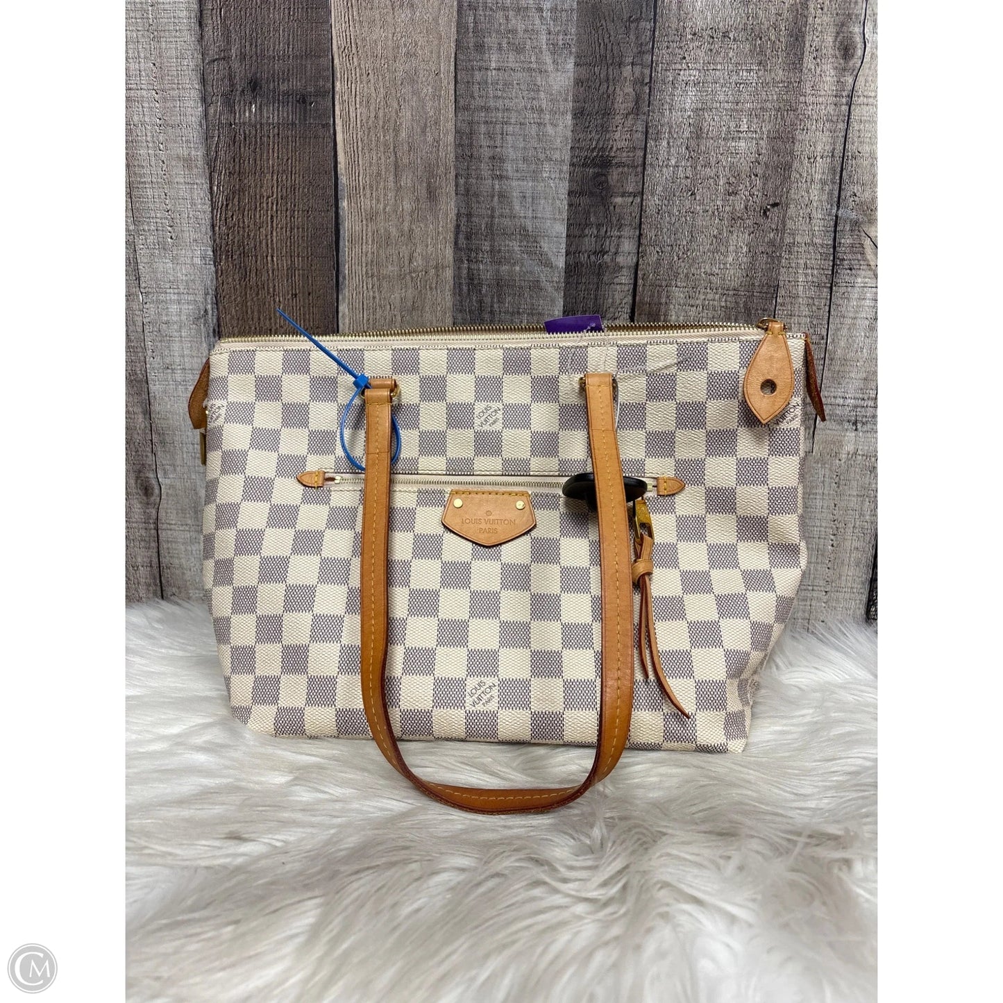 Handbag Luxury Designer By Louis Vuitton, Size: Medium