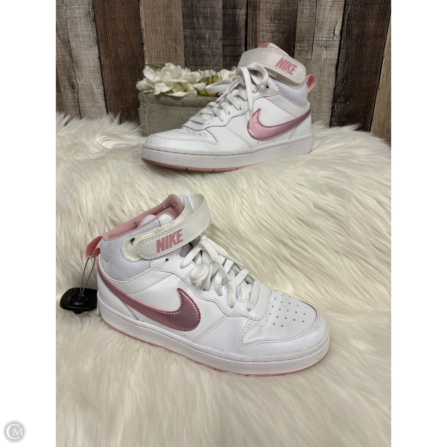 Shoes Athletic By Nike In White, Size: 8