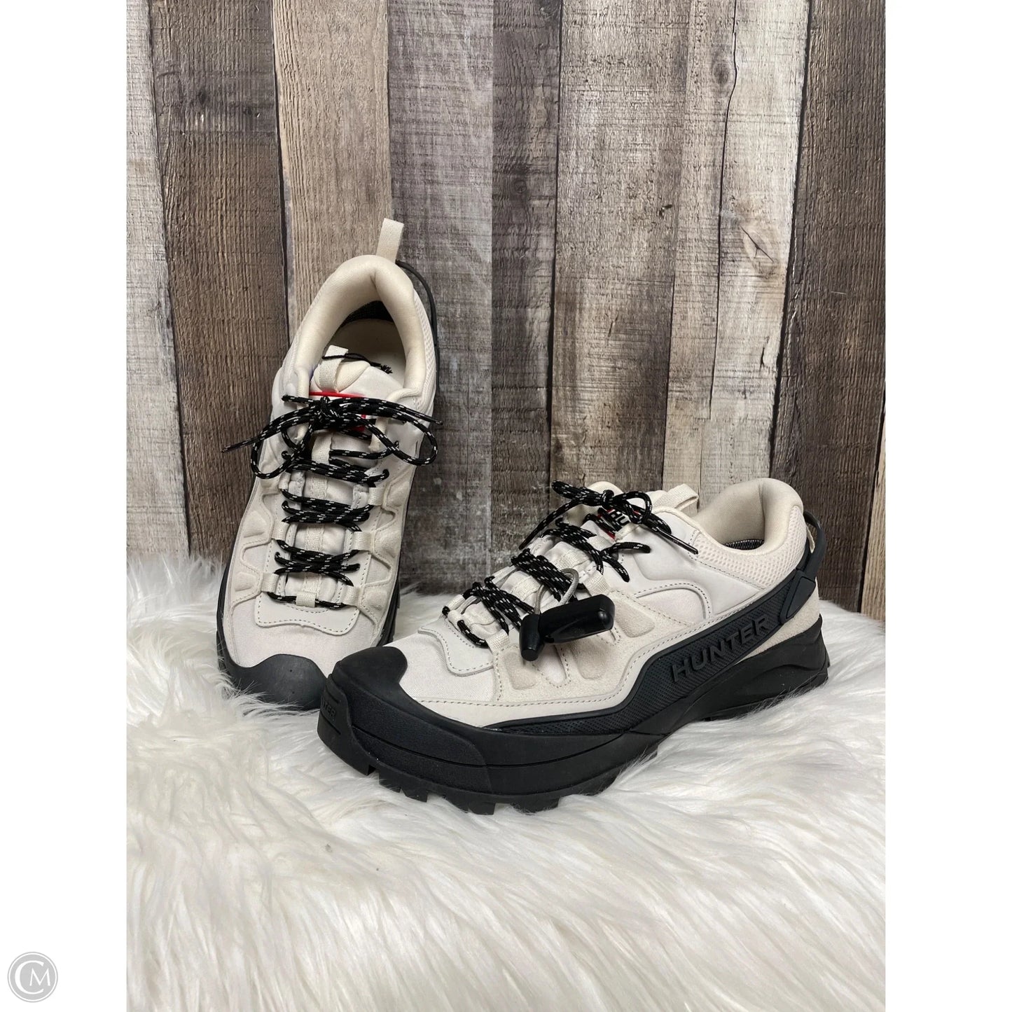 Shoes Sneakers By Hunter In Cream, Size: 10