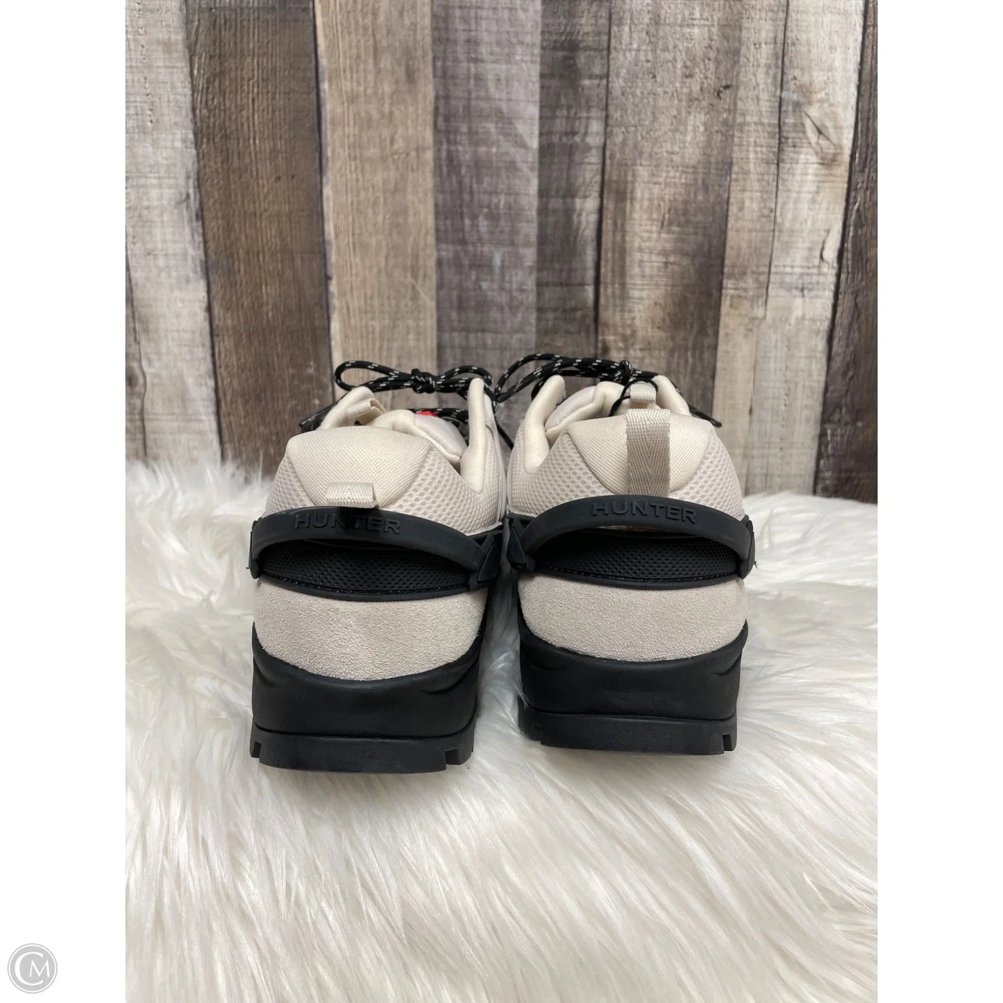 Shoes Sneakers By Hunter In Cream, Size: 10