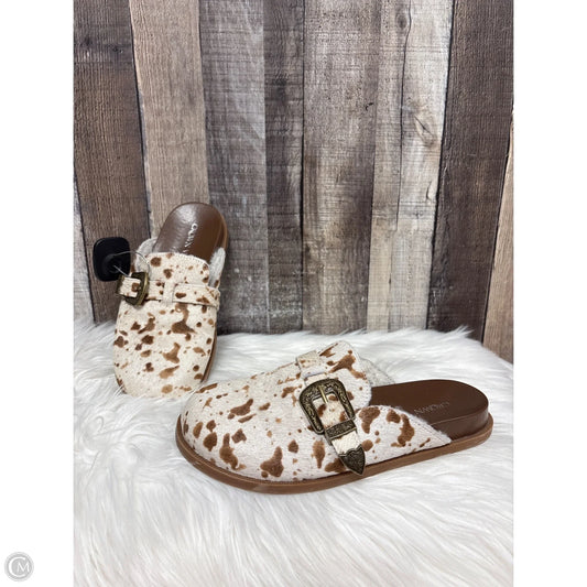 Shoes Flats By Crown Vintage In Animal Print, Size: 6.5