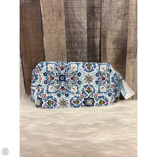 Makeup Bag By Vera Bradley, Size: Medium