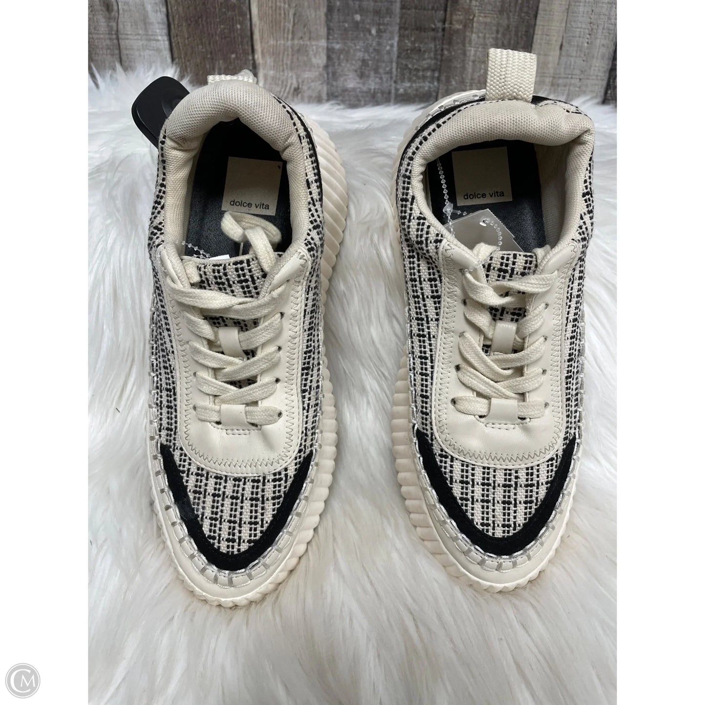 Shoes Sneakers By Dolce Vita In Beige, Size: 7