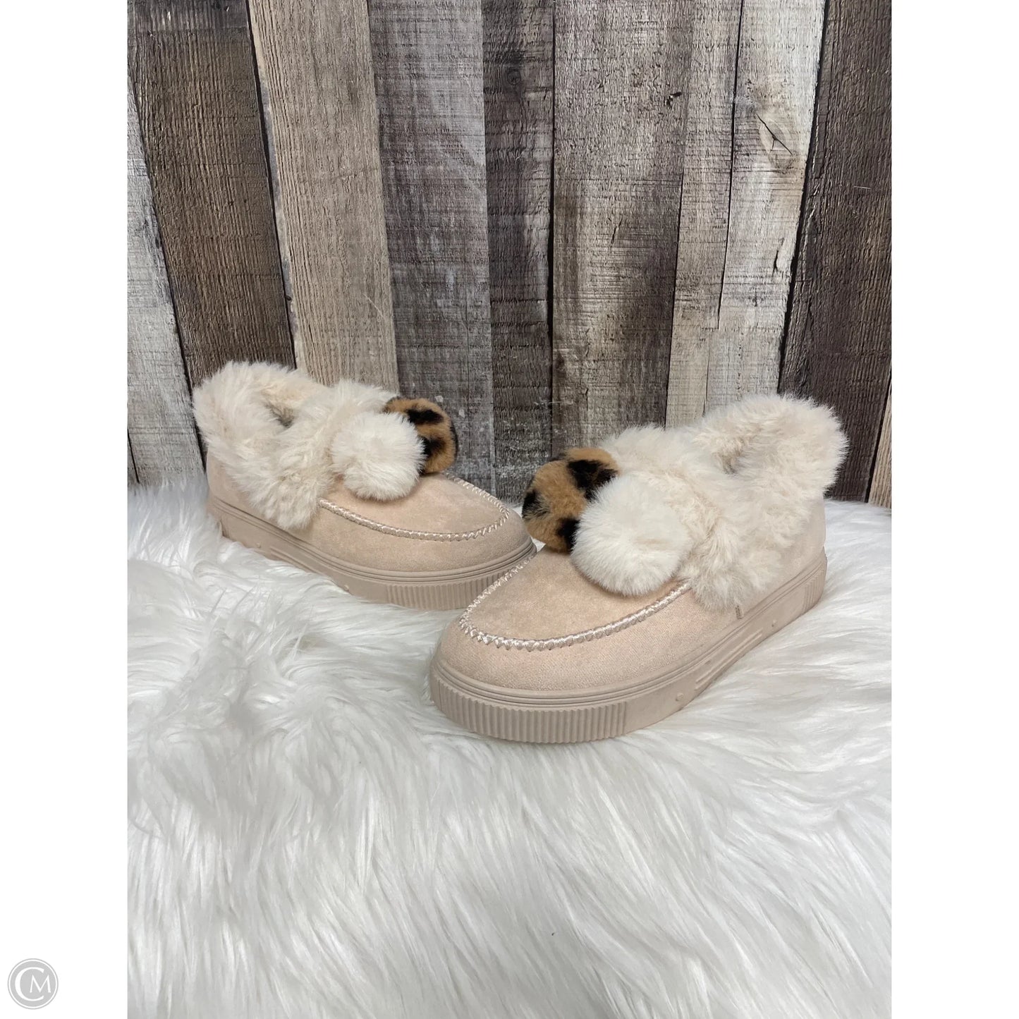 Shoes Flats By Charming Charlie In Beige, Size: 9