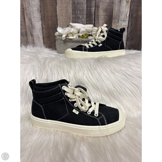 Shoes Sneakers By Cariuma In Black, Size: 8