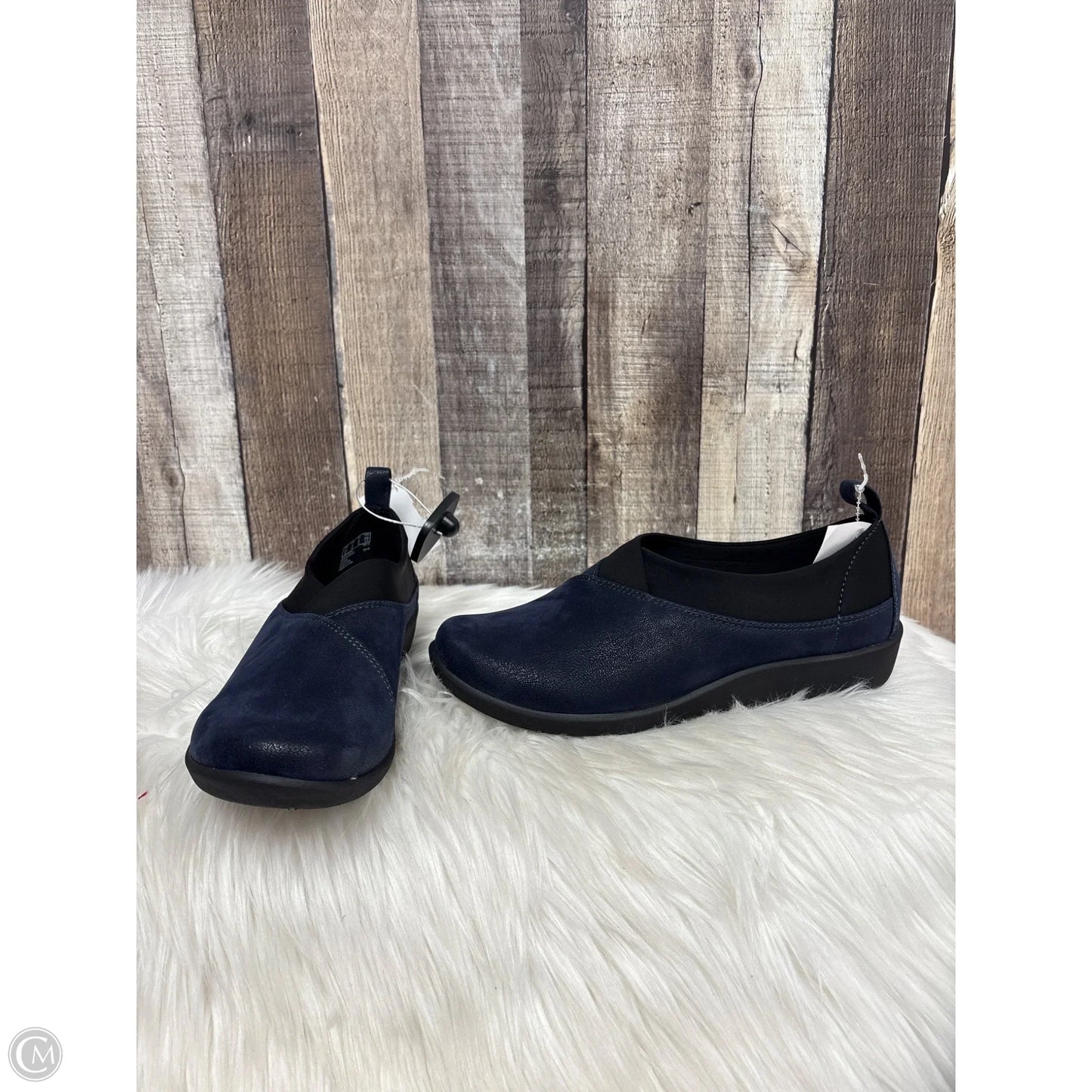 Shoes Flats By Clarks In Navy, Size: 8