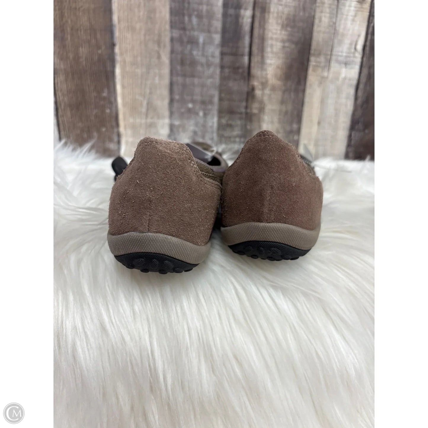 Shoes Flats By Clarks In Tan, Size: 8