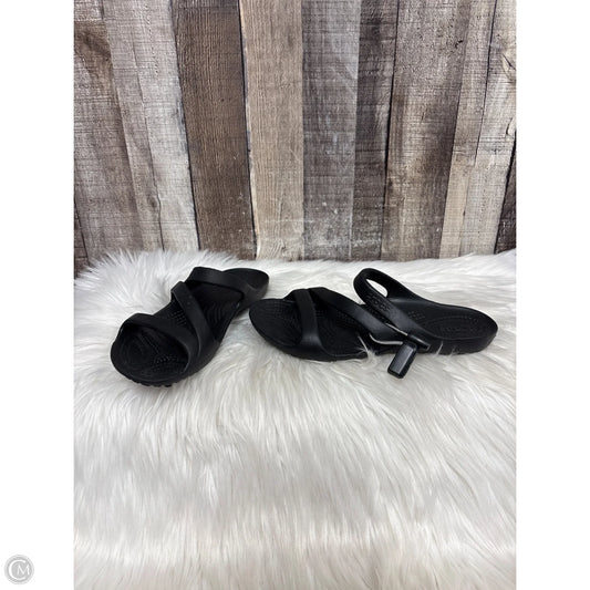 Sandals Flats By Crocs In Black, Size: 7