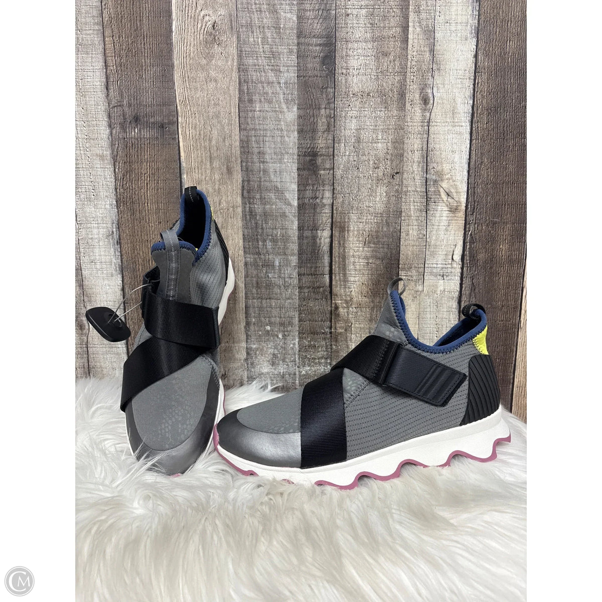 Shoes Athletic By Sorel In Grey, Size: 11
