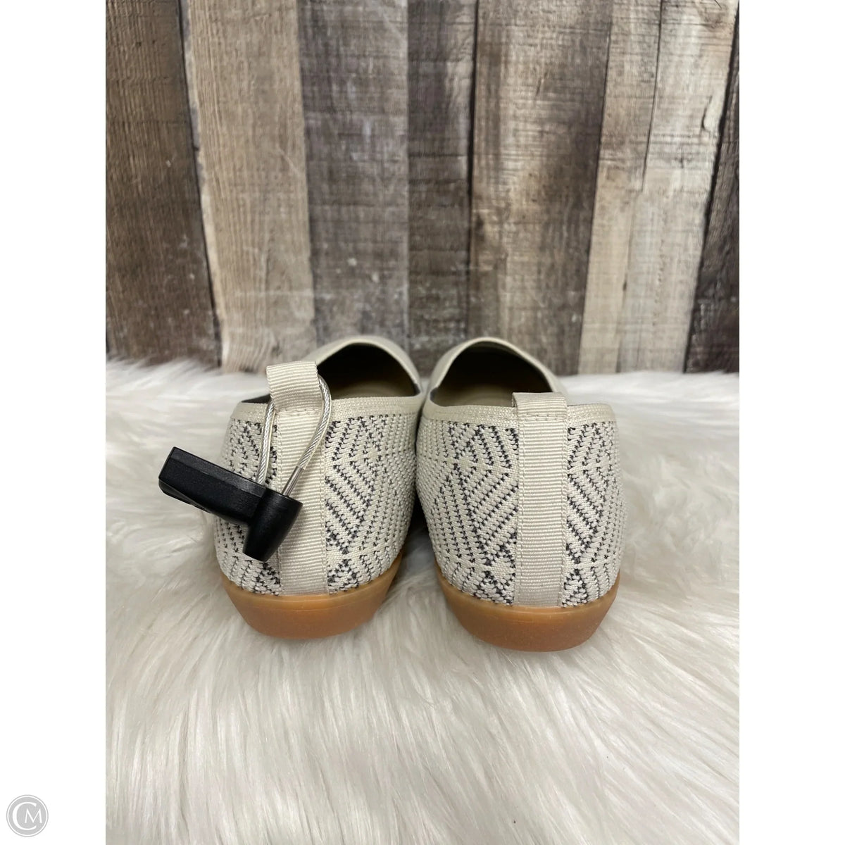 Shoes Flats By Laundry In Ivory, Size: 11