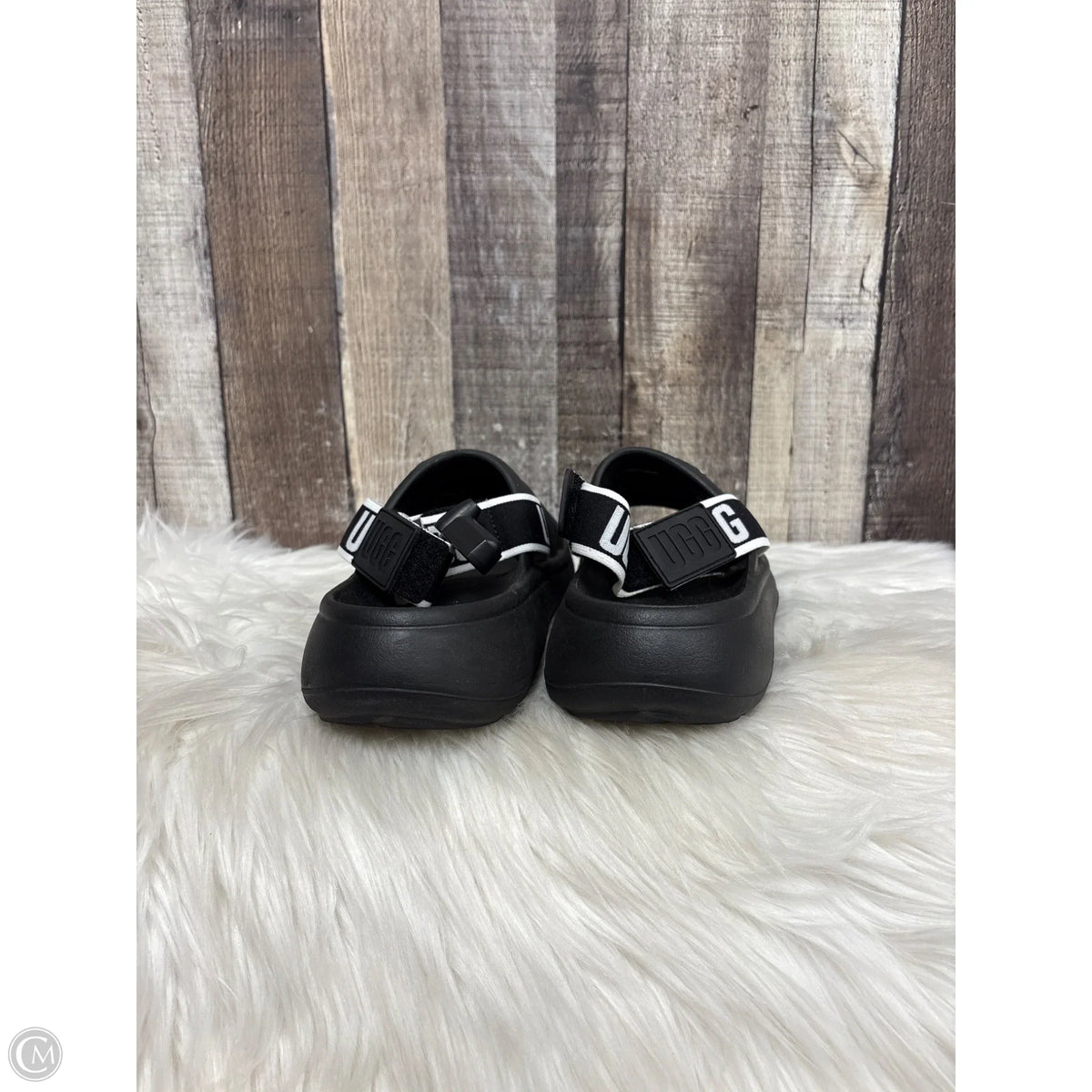 Sandals Designer By Ugg In Black, Size: 6